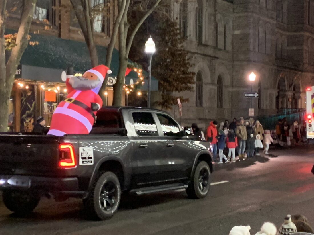 Christmas Parade draws crowds despite cold News, Sports, Jobs